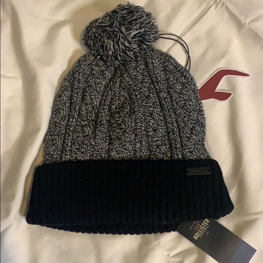 Hollister Pom Beanie hat